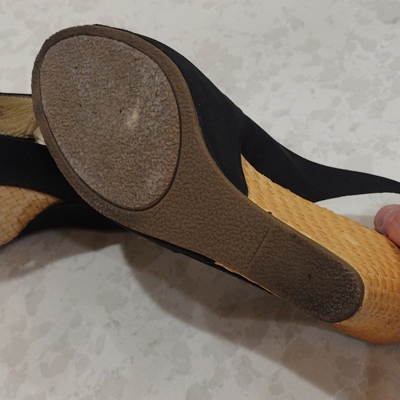 Steve Madden. Cerona Black Wedge. Size 8M. Like New. - Picture 6 of 6
